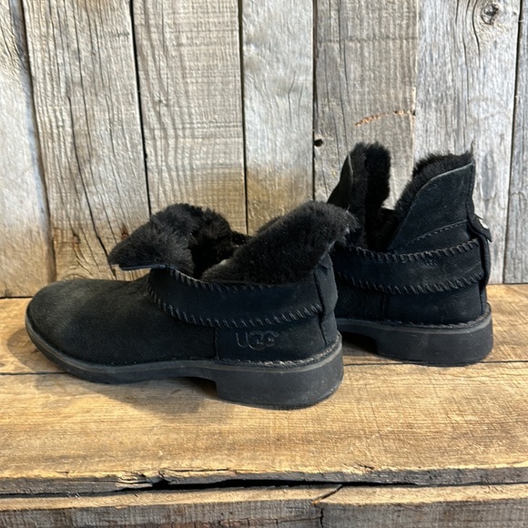 UGG McKay Bootie - Picture 5 of 9